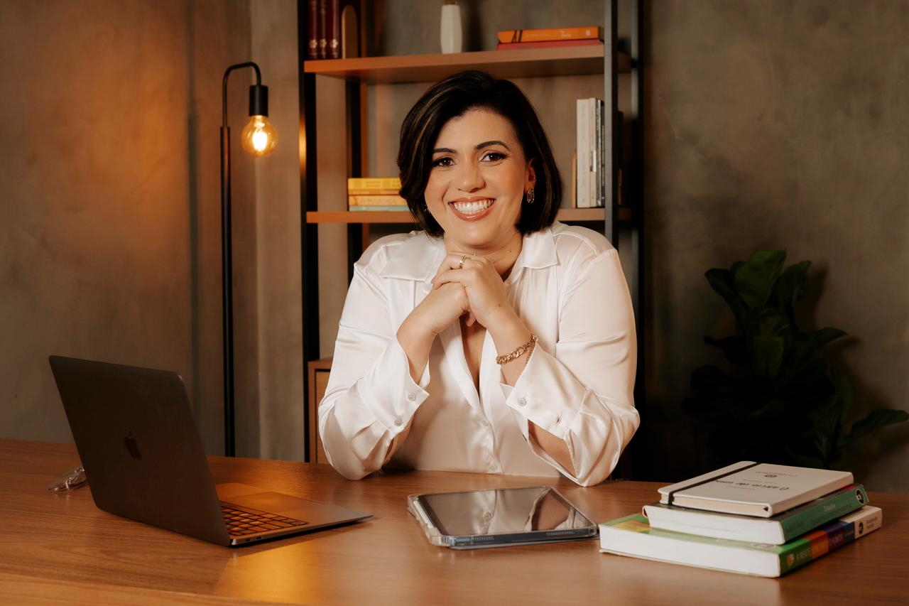 Caroline Paula, psicóloga para mulheres com atendimento online